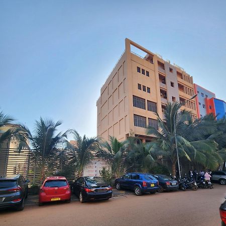 Hotel Les Fleurettes Уагадугу Екстериор снимка