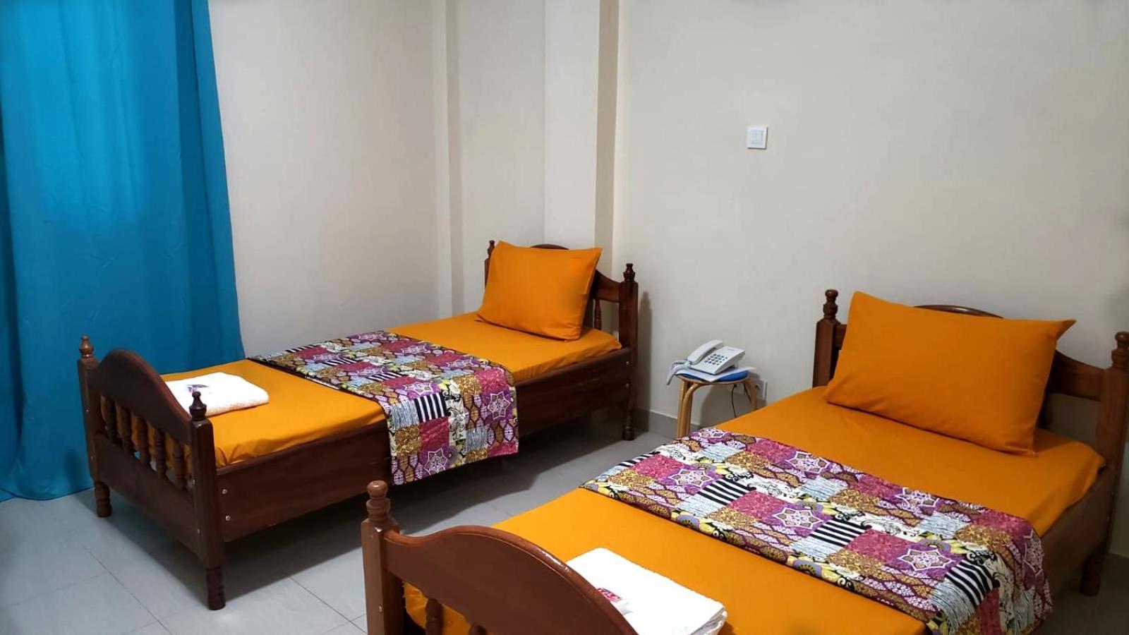 Hotel Les Fleurettes Уагадугу Екстериор снимка