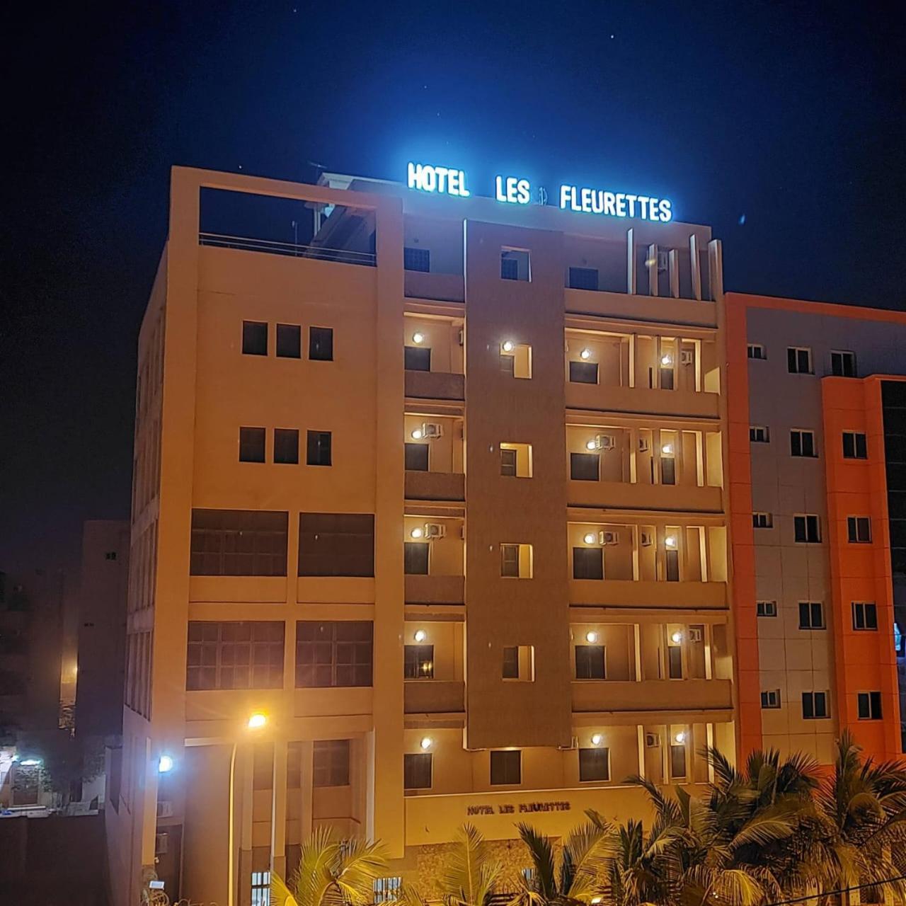 Hotel Les Fleurettes Уагадугу Екстериор снимка