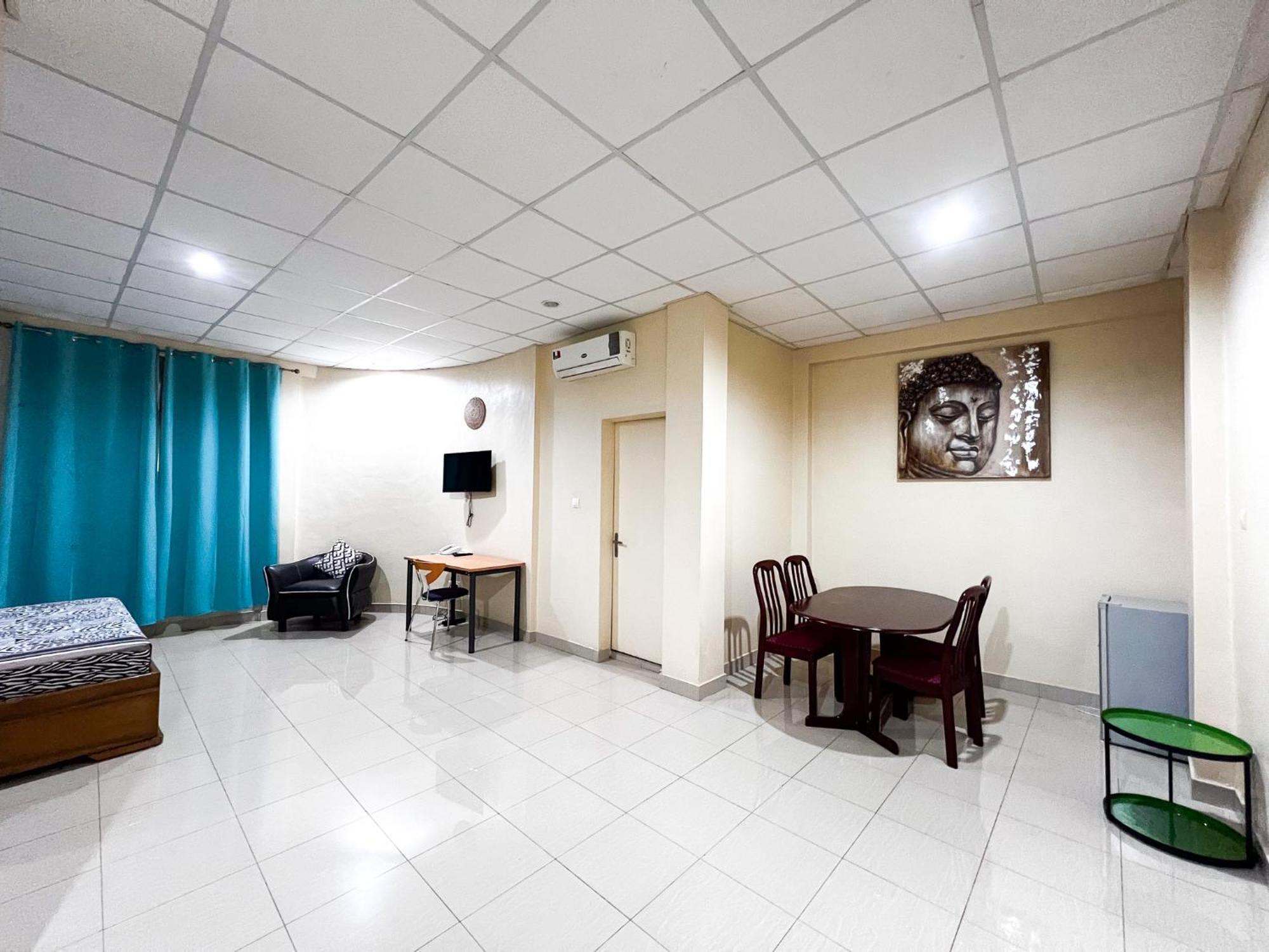 Hotel Les Fleurettes Уагадугу Екстериор снимка